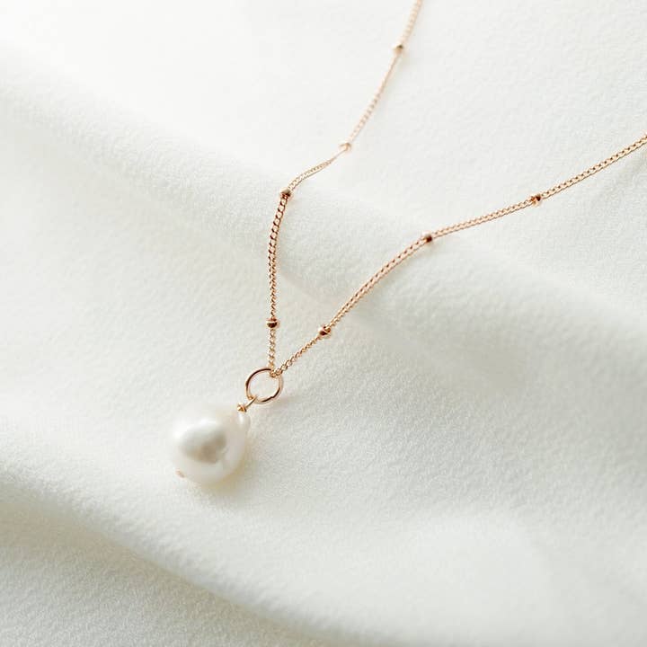 Hunter & Trove - Wholesale Pendant/Charm Necklace - Baroque Pearl 14K Goldfill Necklace (Estelle)
