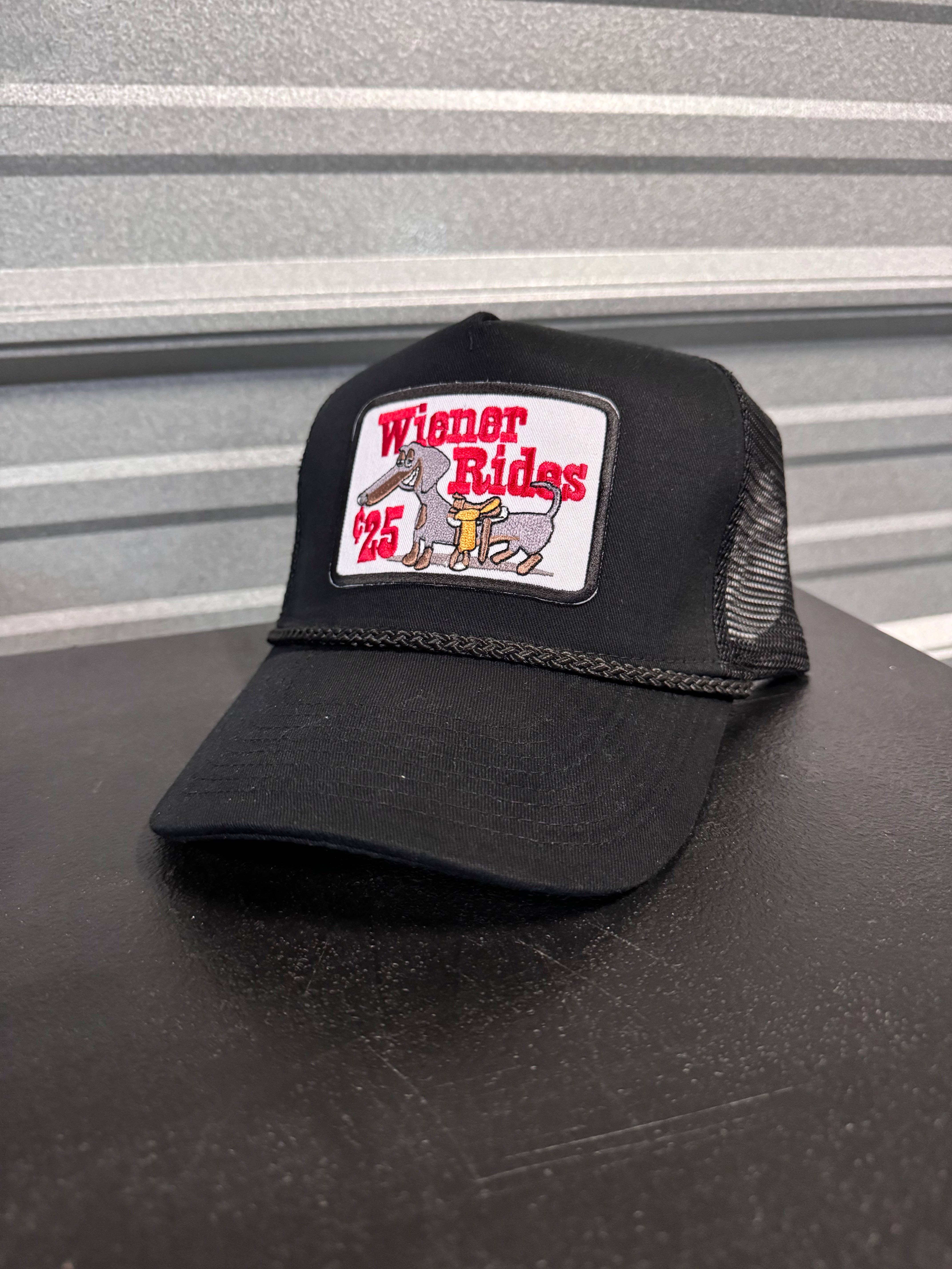 River Bent Hat Co. - Wholesale Truckerpet - Uniseks - Wiener Rides Black Trucker van 25 cent5