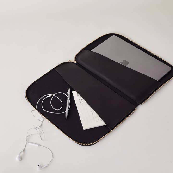 Cahu Paris - Wholesale Laptop/Tablet Case - Women's - Claude Noire clutch1