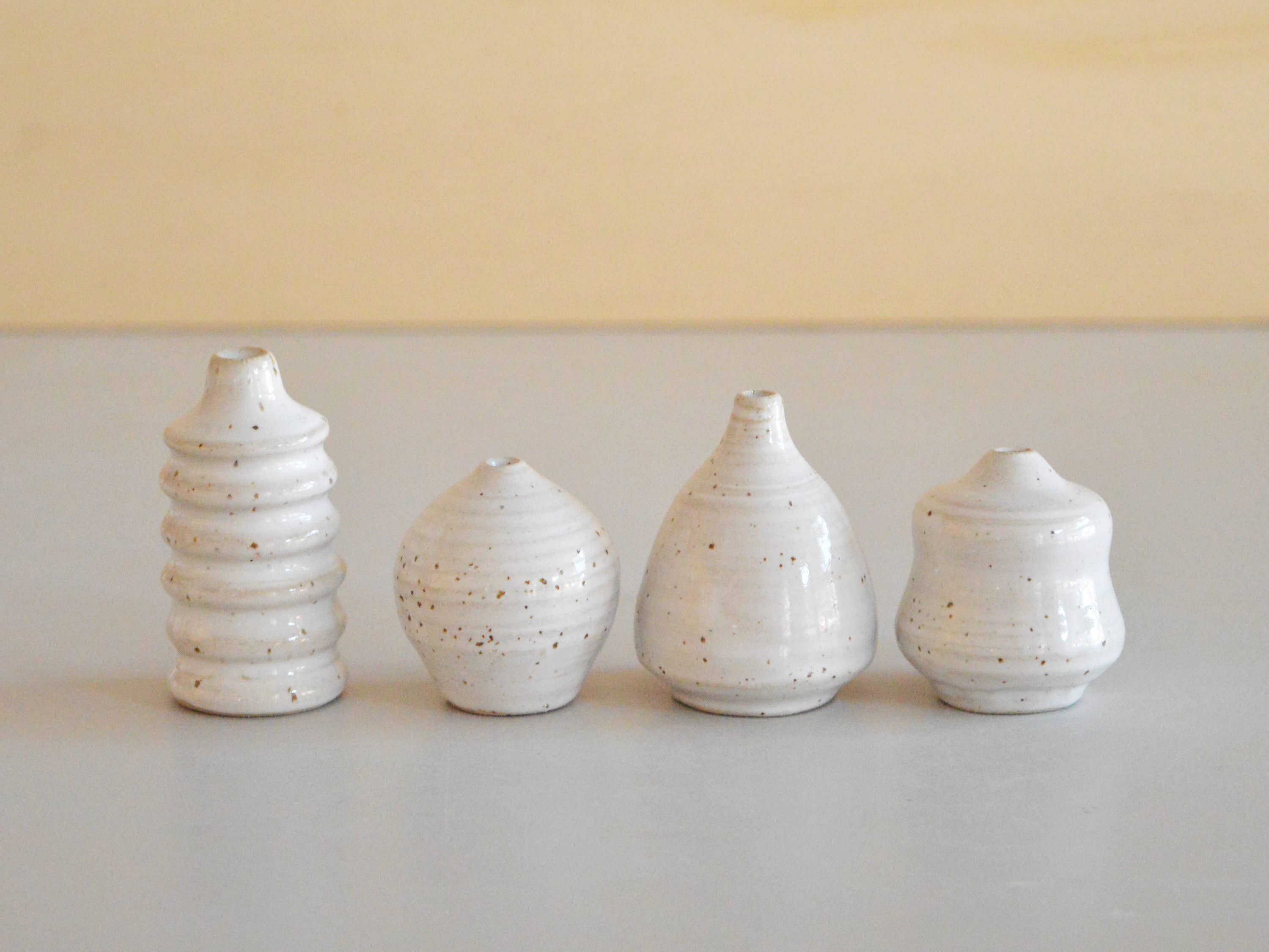 Karolina Bednorz Ceramics - Venta al por mayor Floreros - Mini jarrones decorativos NUDE de cerámica hechos a mano en Italia2