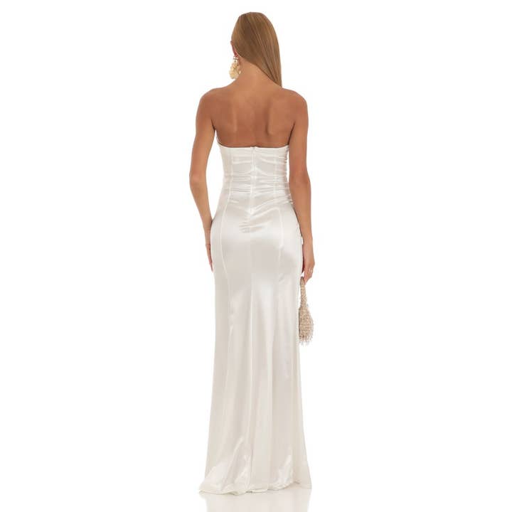 Lucy In The Sky – Großhandel Kleid – Damen – Trägerloses Satin-Maxikleid in Weiß1