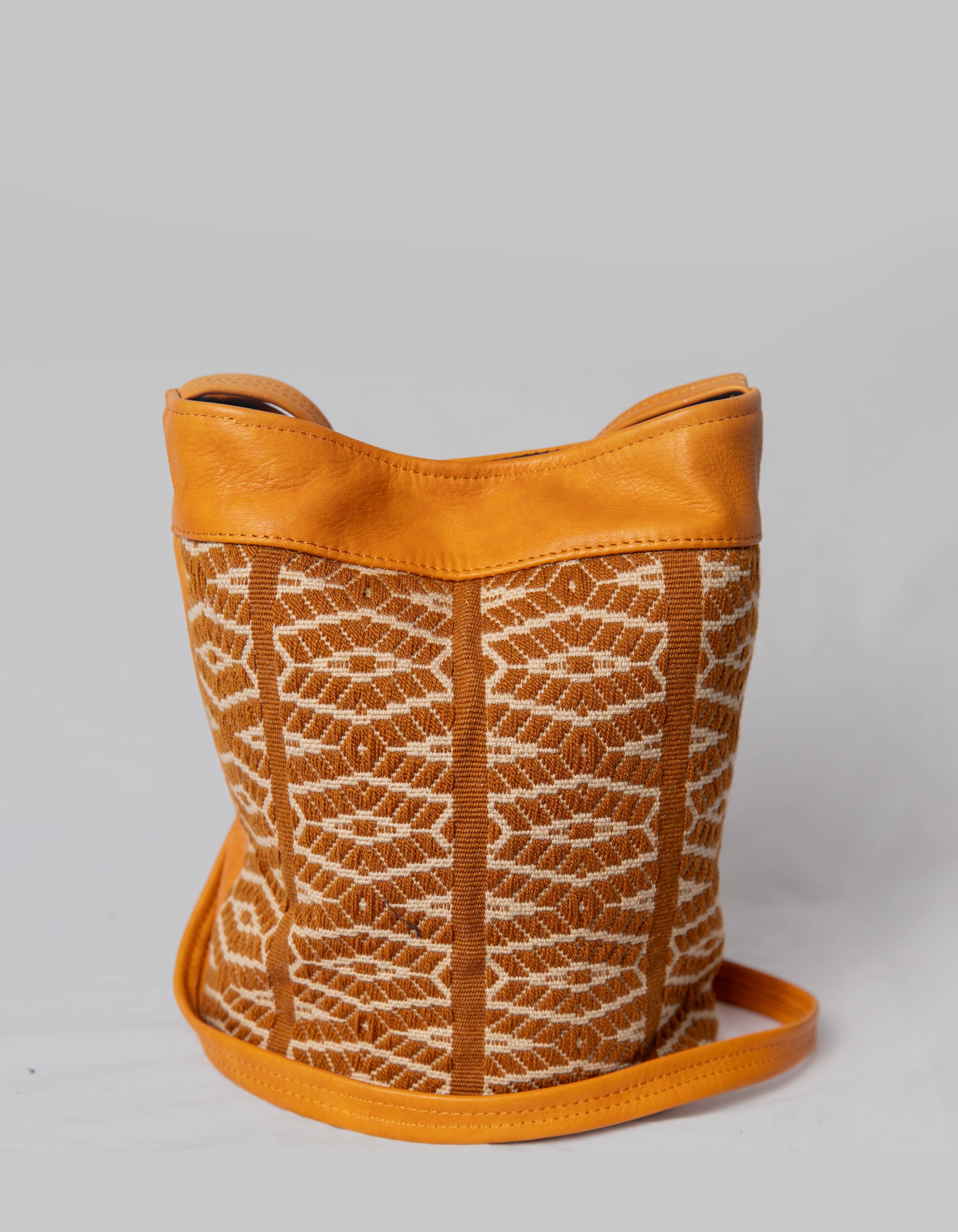 Awamaki - Wholesale Crossbody Bag - Women's - Woven Bucket Bag11