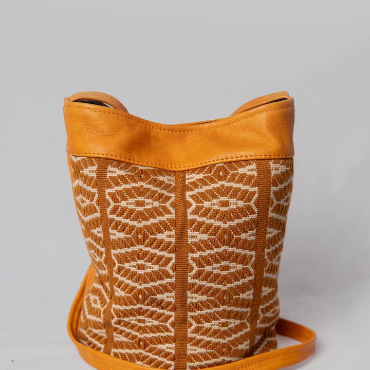 Awamaki - Wholesale Crossbody Bag - Women's - Woven Bucket Bag11