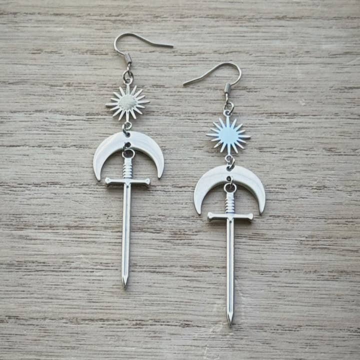 Silbermond Dolch Sonnen Hexenohrringe für den Großhandel von Monstera Earrings