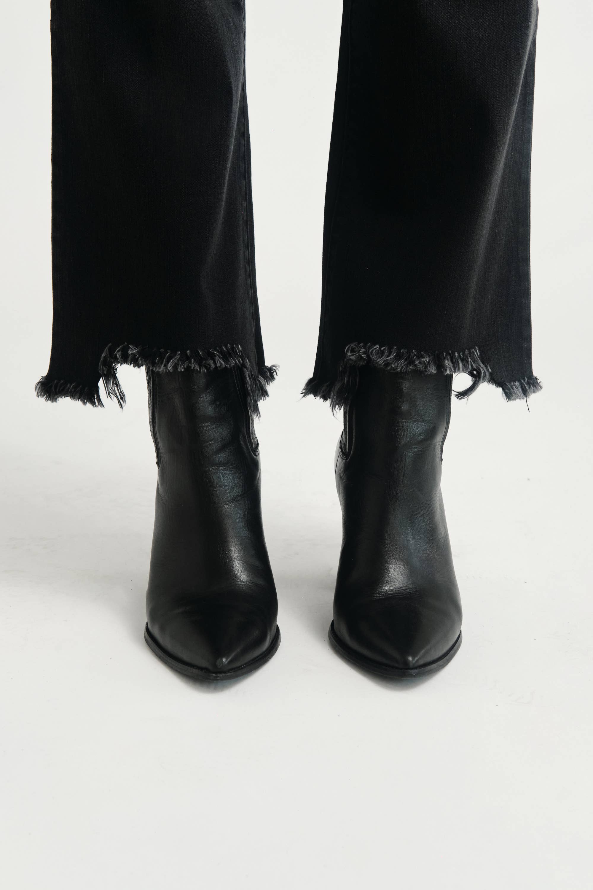 1822 Denim - Vendita all'ingrosso Jeans - Donna - Jeans Mini-Boot 27" con orlo Sharkbite in Watson9