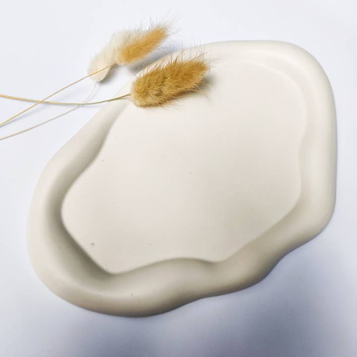 The Sage Rose Studio – wholesale Jewellery dish – Wavy irregular white tray, cloud jewellery display dish