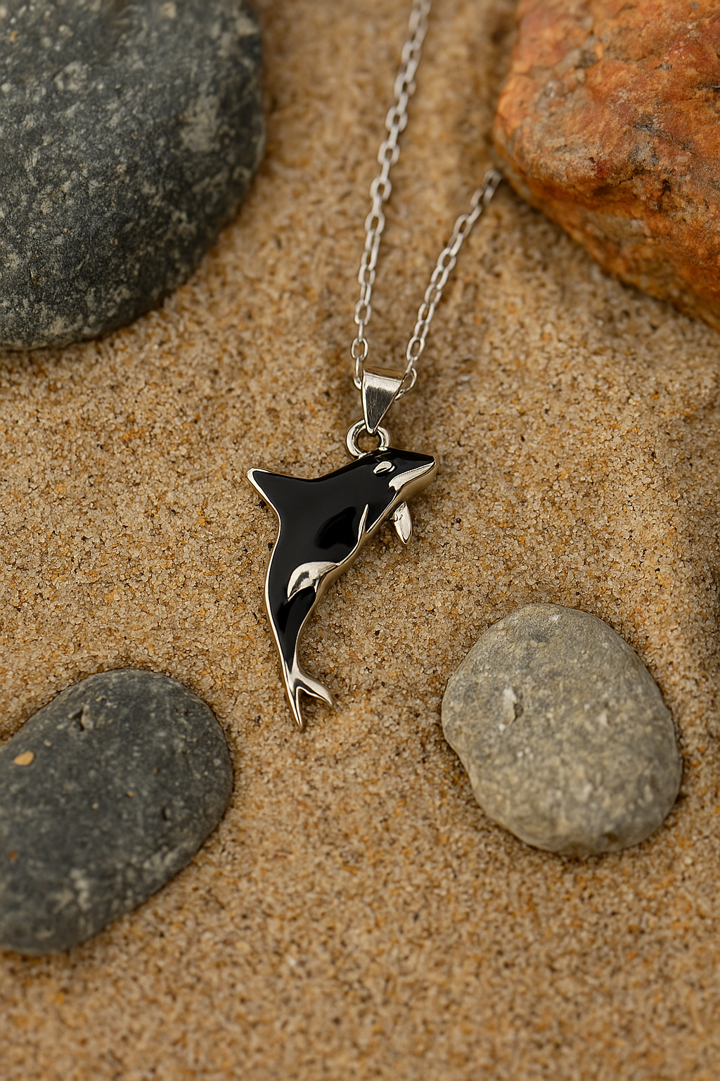 Wild & Free - Wholesale Halskettinghanger - Orka Walvis Ketting in Zilverkleurig Roestvrij Staal0