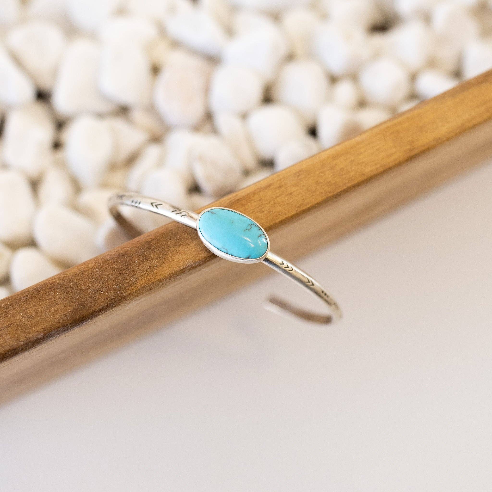 Indie Rae - Vente Bracelet manchette - Bracelets en turquoise égyptienne estampée2