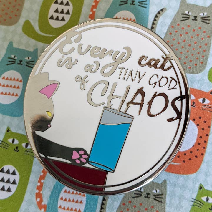 Épinglette en émail dur Chaos Cat (version blanc/argent) pour la vente par Cunning Linguist Co.