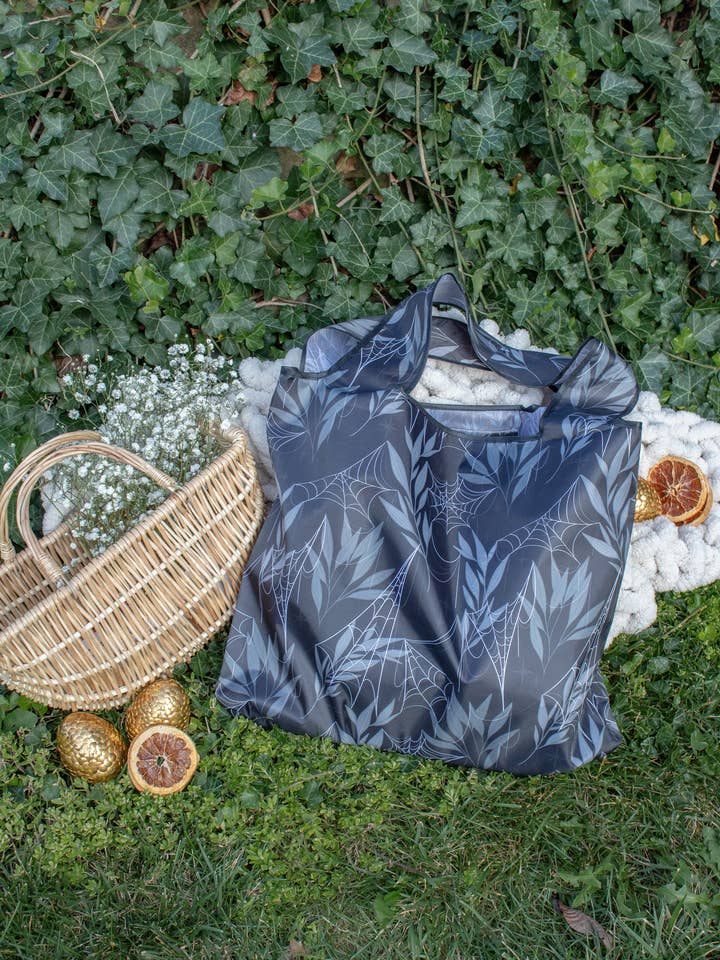 Toiles d'araignée enchantées | Sac Halloween pliable réutilisable pour la vente par Meaggie Moos