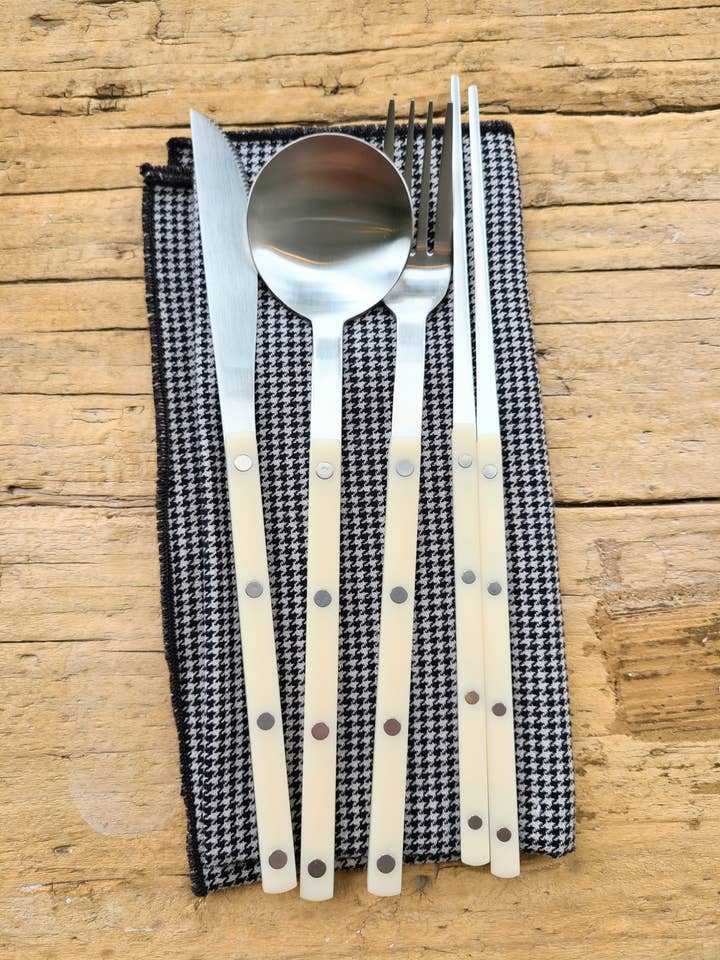 BOGEN Sentier Dinner Set - Vanilla for wholesale by The Claydiia