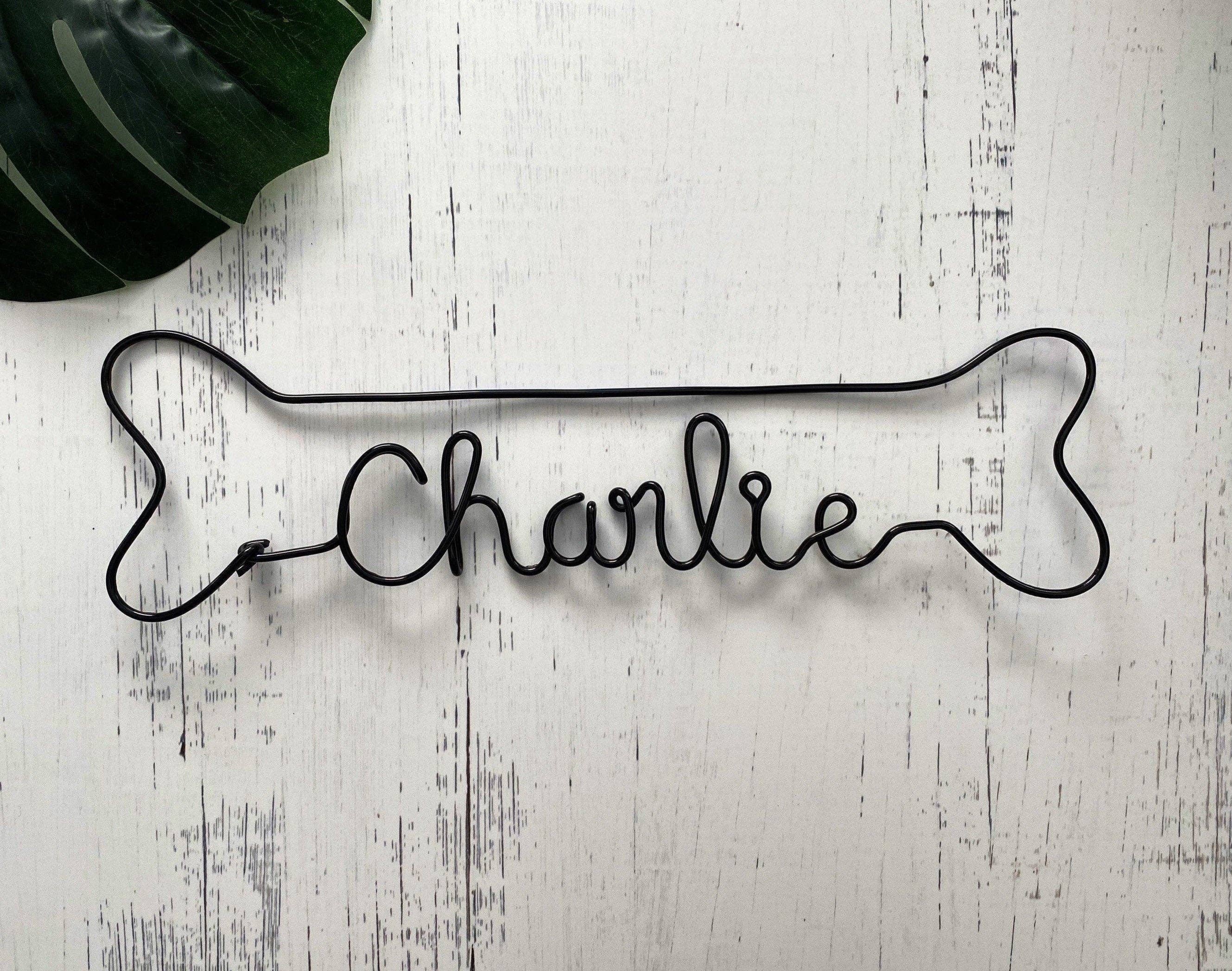 Wonder Wire Design - Vente Pancarte - Panneau de nom personnalisé en os de chien | Panneau de nom de chien personnalisé | Panneau de nom de chien en fil métallique | Panneau de mot en fil | Signe en os6