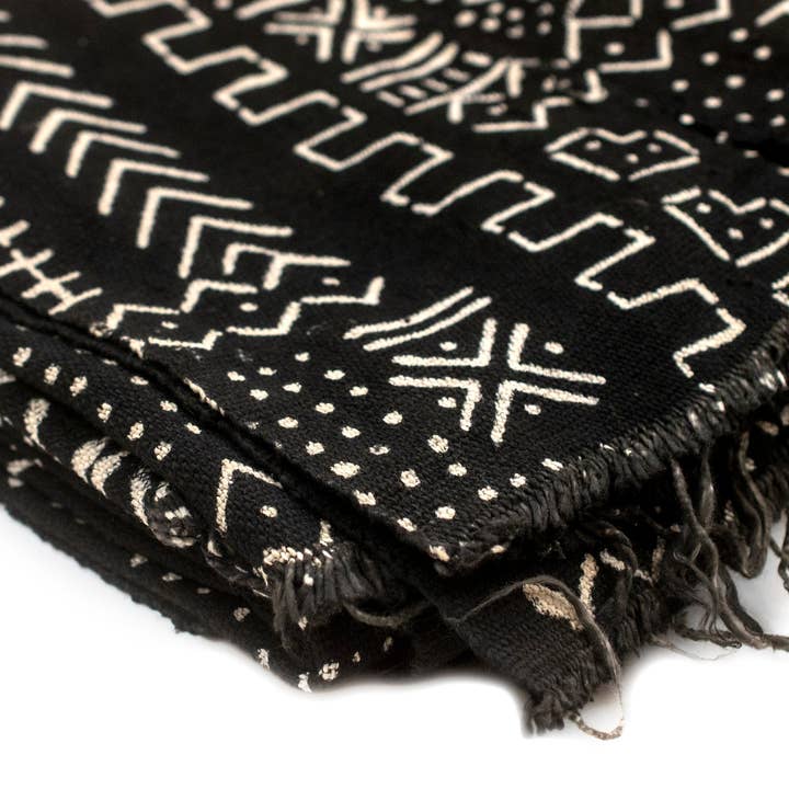 The Bead Chest – wholesale Tapis/Textil – Ebony svart Bogolan Mali lera tyg (Sikasso Design)2