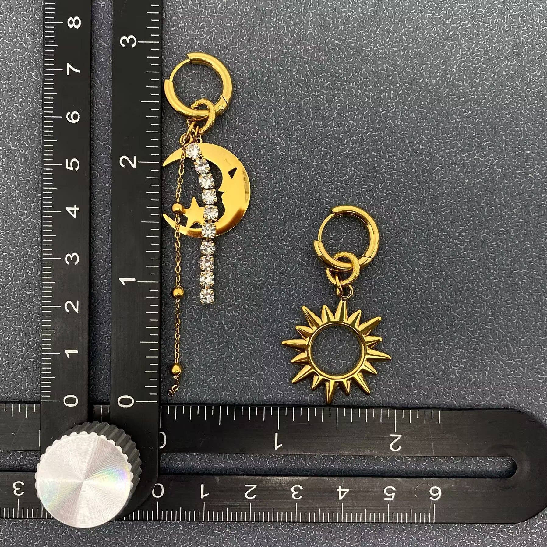 Mio Queena - Venta al por mayor Pendientes de aro pequeños - CZ Fringe Sol y Luna Pendientes de Aro de Oro de 18K SS - FGS/MS3