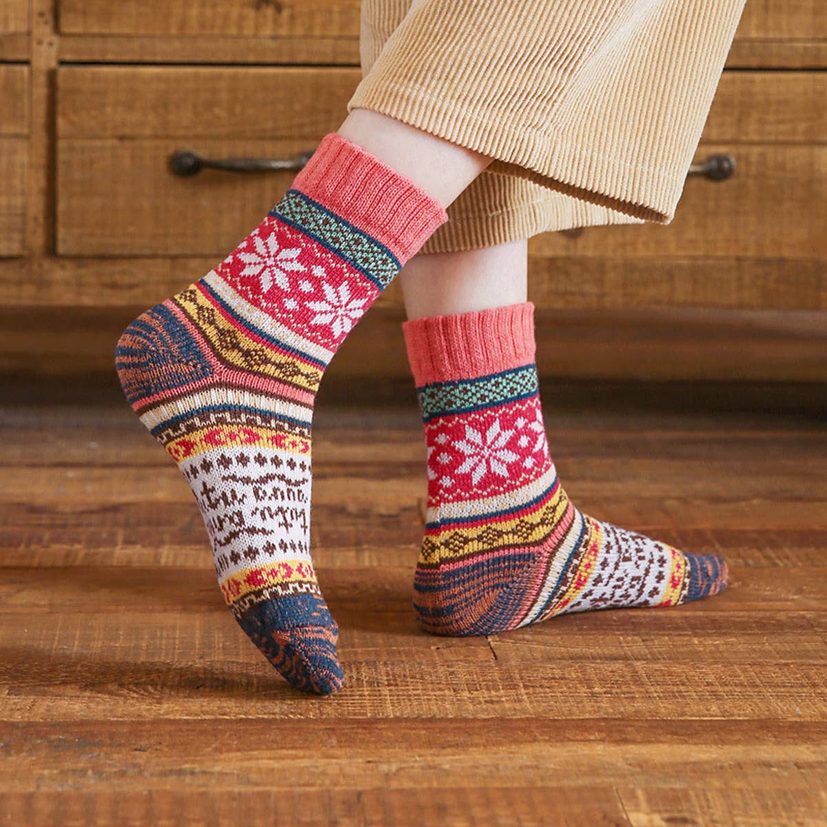 ACCITY - Wholesale Socks - Women's - WOMEN VERTICAL STRIPED SOCKS 5 PAIRS PER PACK_CWMS06969