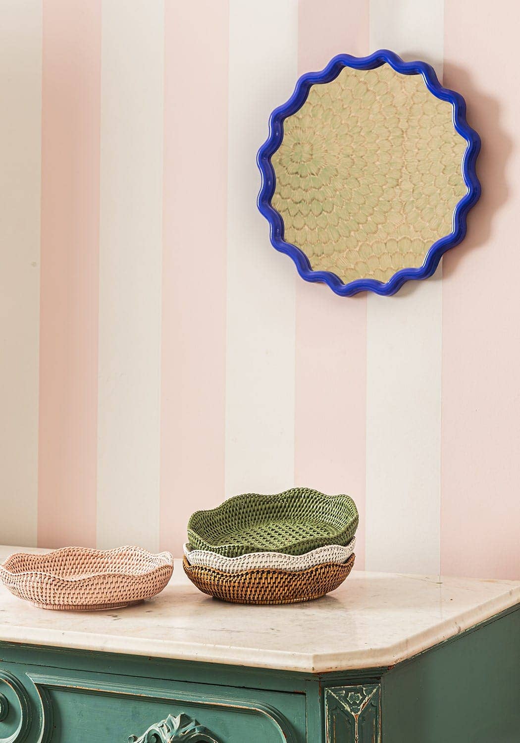 Madame Smart Ltd – wholesale Decorative tray – Saratoga Round Rattan Scalloped Tray - Green1