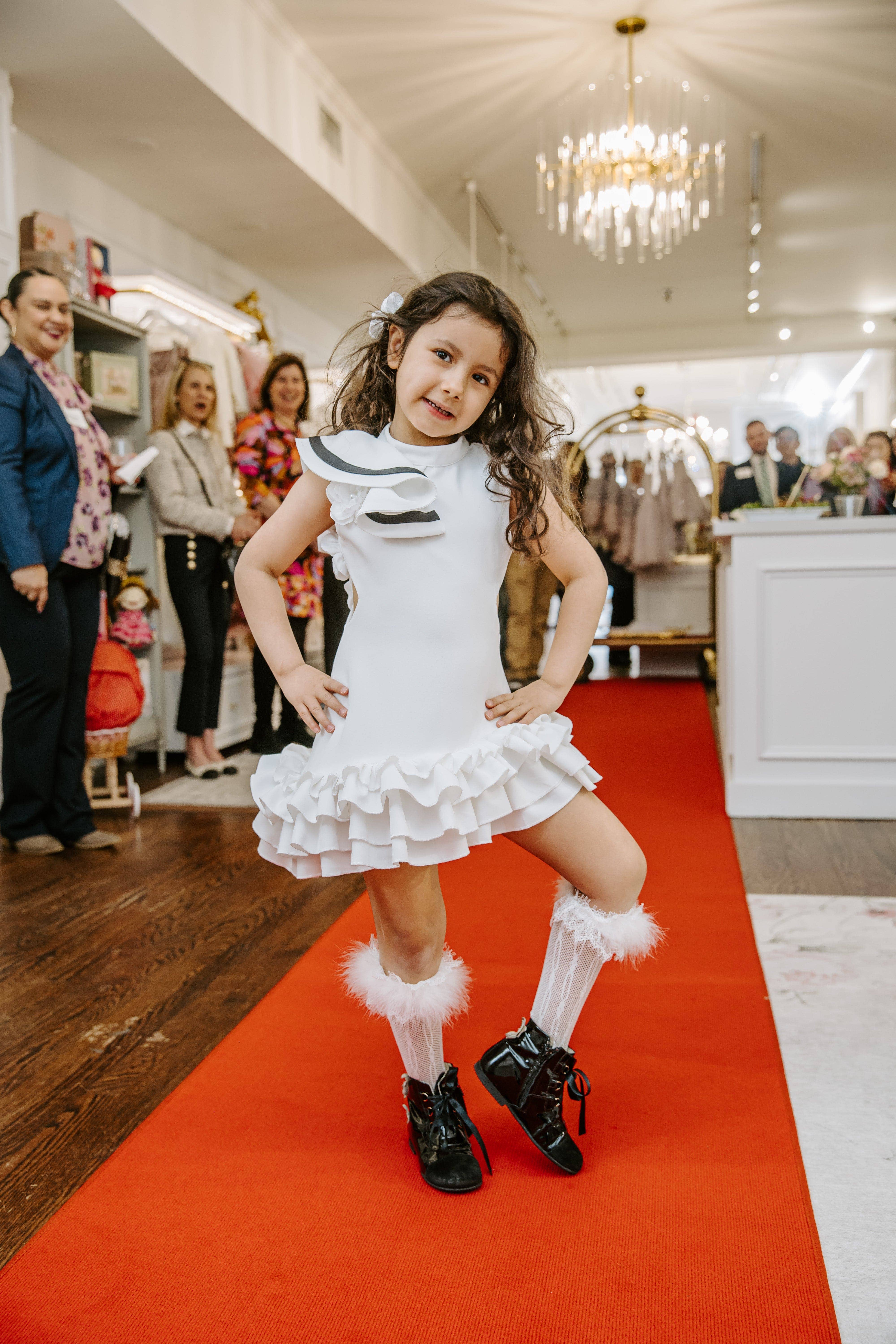 Petite Maison Kids – Großhandel Kleid – Kinder – Alex Weißes Rüschenkleid mit schwarzer Kontrastlinie14