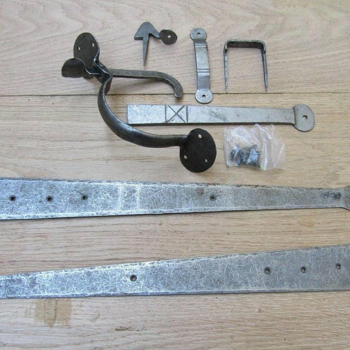 Uppsättning 18 ”Penny slutet gångjärn & Suffolk spärren antik järn för wholesale av IronmongeryWorld