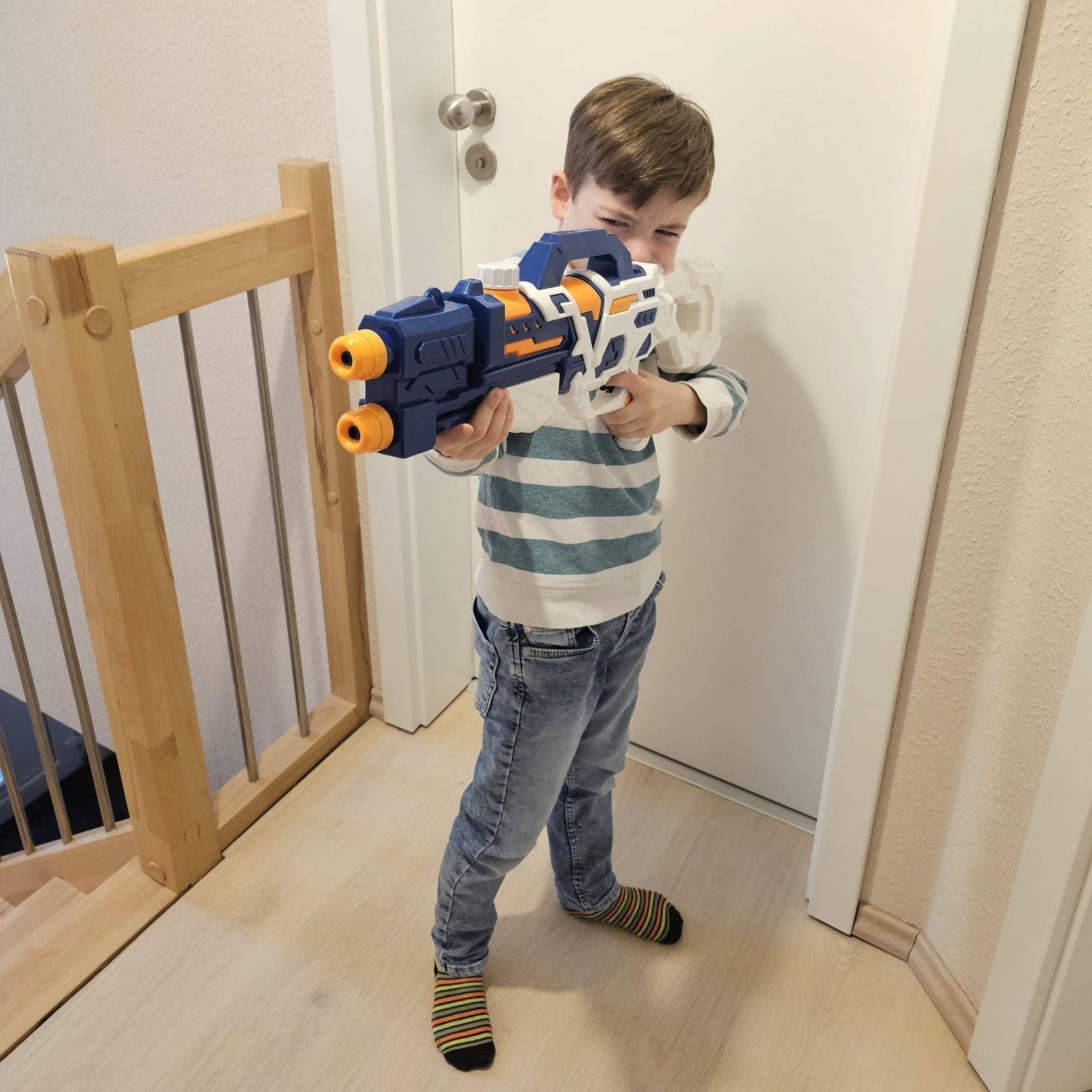 alldoro GmbH – Großhandel Klassisches Spielzeug – Kinder – Water Power Wasserpistole 60 cm, Reichweite 8 m, 530 ml7