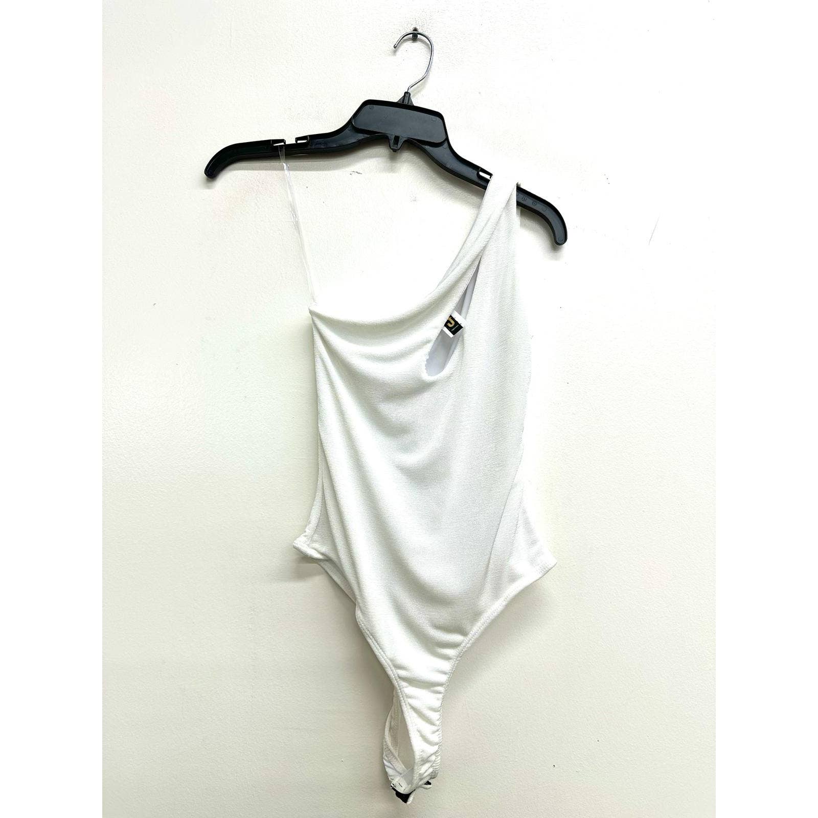 Uptown Apparel - Vente Body – femme - Body doublé à une épaule découpée à une épaule J68238