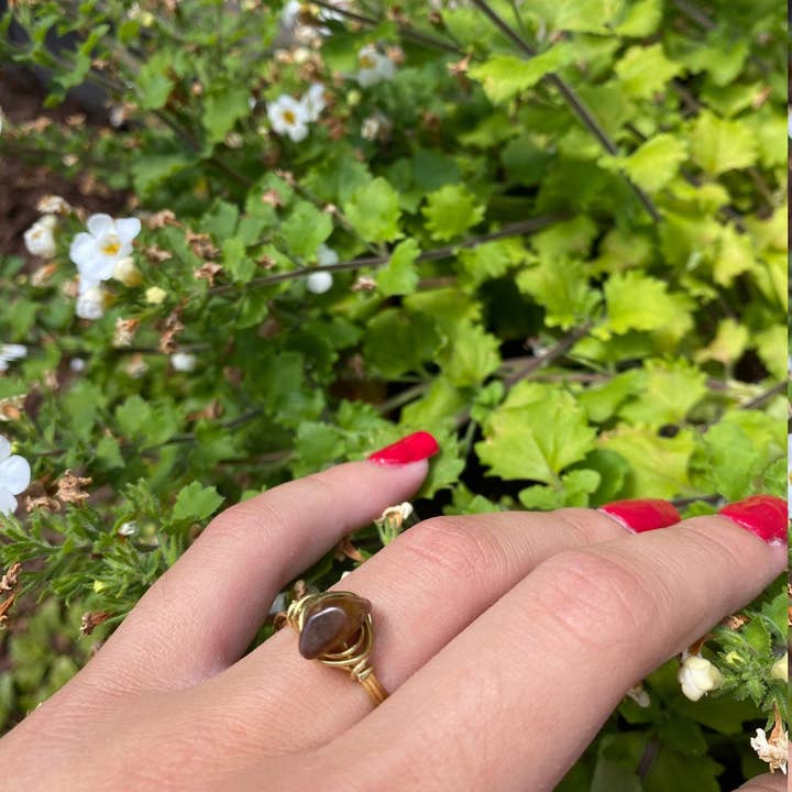 Anello con pietra occhio di tigre per la vendita all'ingrosso da parte di Mystical Rings