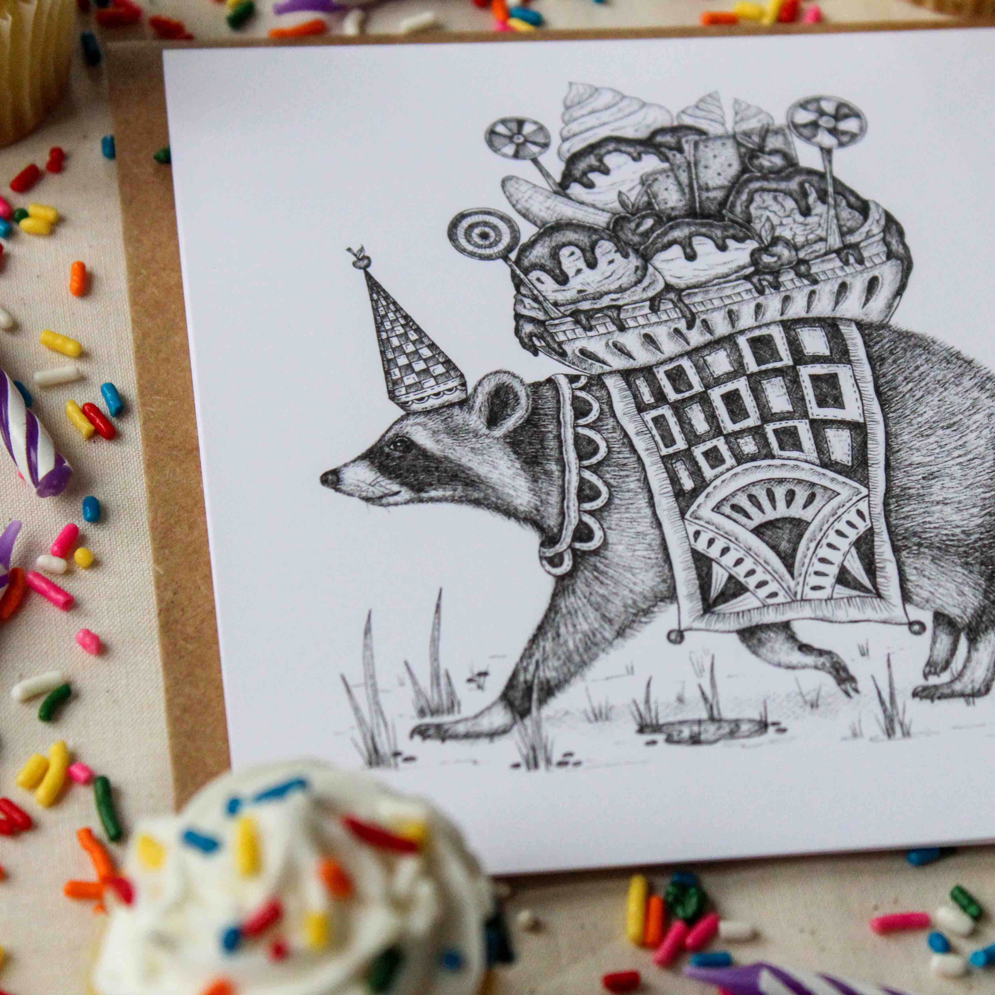 Mackenzie Myrick Studio - Vendita all'ingrosso Biglietti di auguri - Rocky Road Raccoon | Biglietto di auguri2