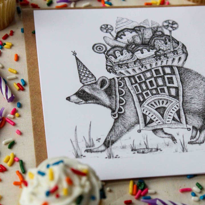 Mackenzie Myrick Studio - Vendita all'ingrosso Biglietti di auguri - Rocky Road Raccoon | Biglietto di auguri2