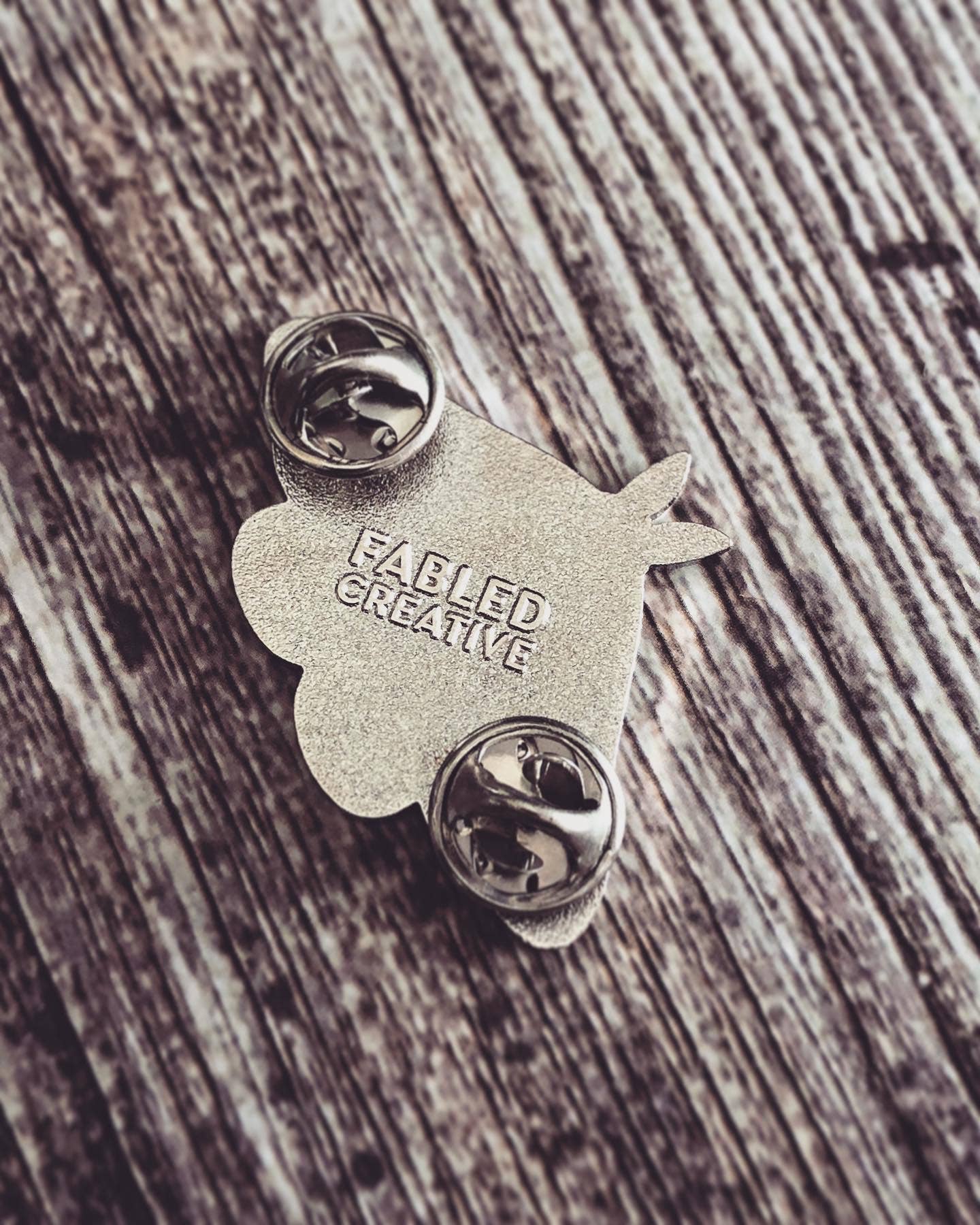 The Fabled Creative Co. - Vente Épinglettes/boutons - Pin's émaillé Papillon de lune1