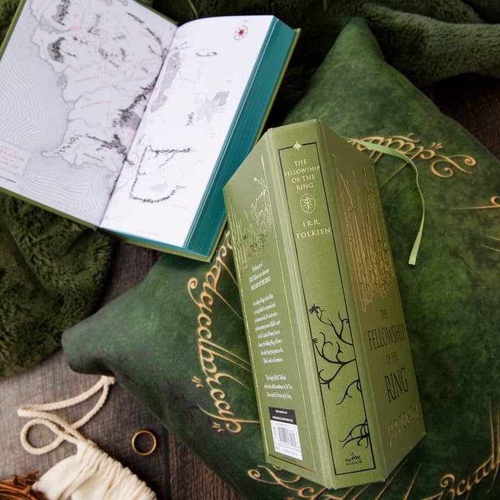 HarperCollins - Wholesale Fantasy Novel - The Fellowship of the Ring Collector's Edition by Tolkien2