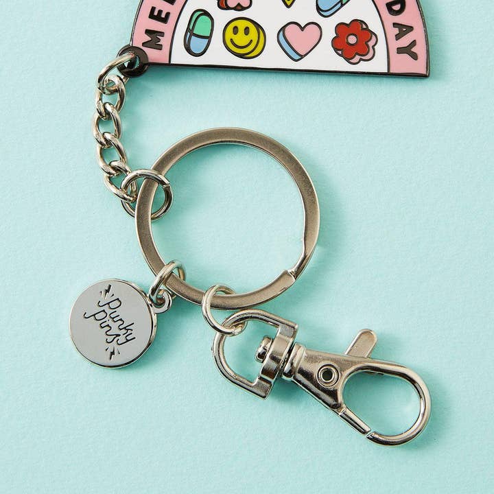 Meds hela dagen varje dag hård emalj nyckelring för wholesale av Punky Pins