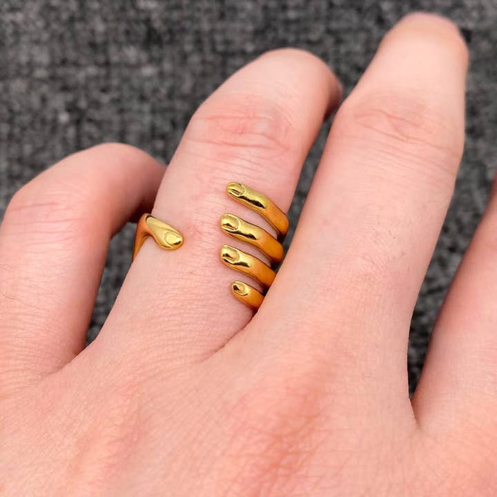 Mio Queena - Wholesale Cocktail/Statement Ring - Creative Palm Design 18K Gold Plated S.Steel Ring - FGS1