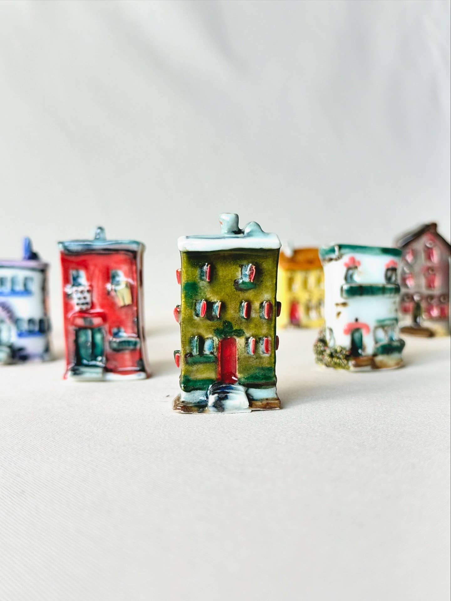 Mist Ceramics - Vendita all'ingrosso Decorazioni da tavolo - Casetta in ceramica, decorazione per la casa, porta piante1