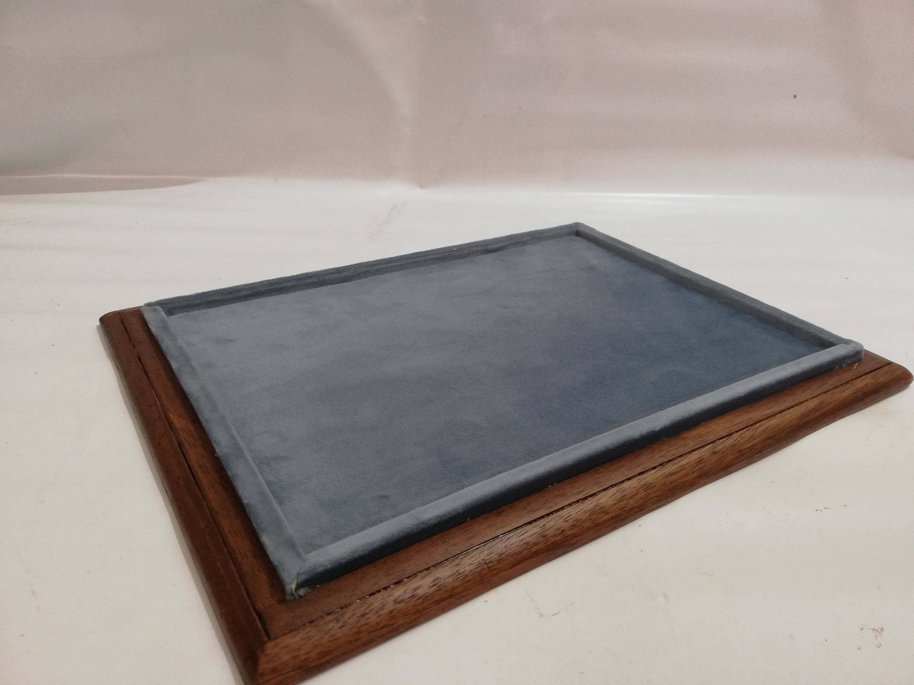 Coins&More - Vendita all'ingrosso Espositori e vetrine per gioielli - Plateau vassoio in legno e velluto per gioielli3