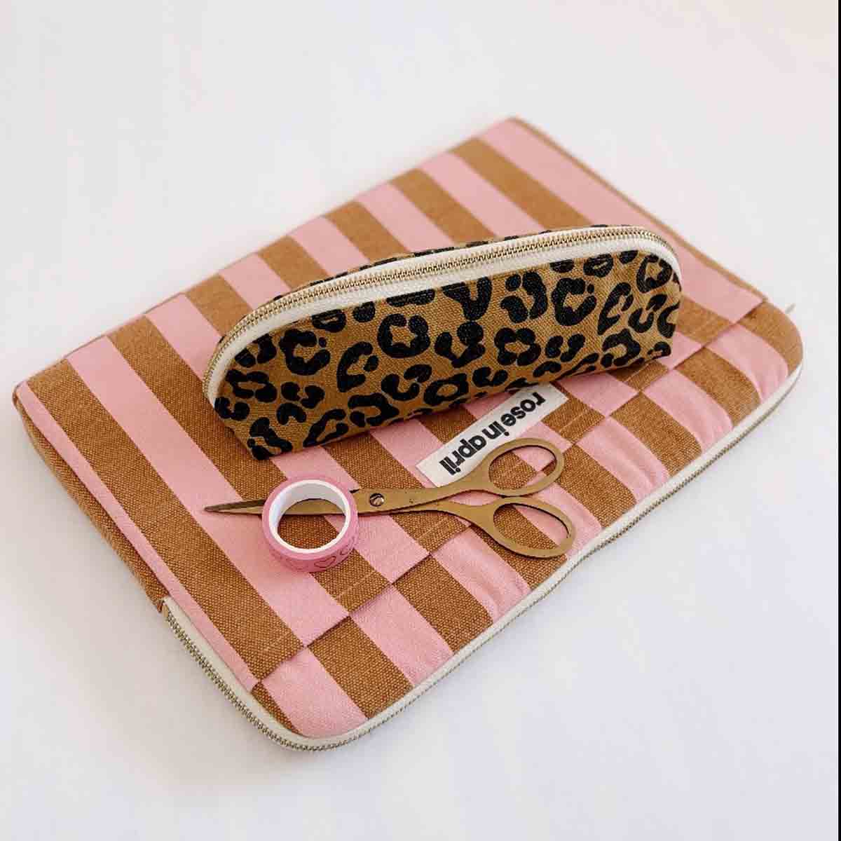 Rose in April - Wholesale Laptop/Tablet Case - Women's - Laptop sleeve 13/14' Octave Stripes Caramel / strawberry5