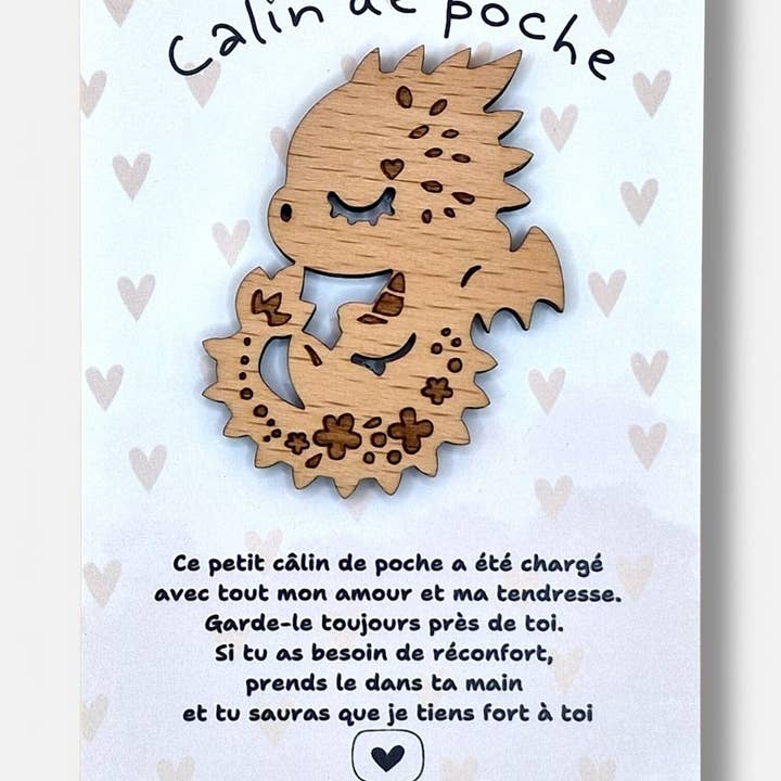 Zakknuffel Draak - Houten Beeldje Met Kaart voor wholesale door LILLADREY