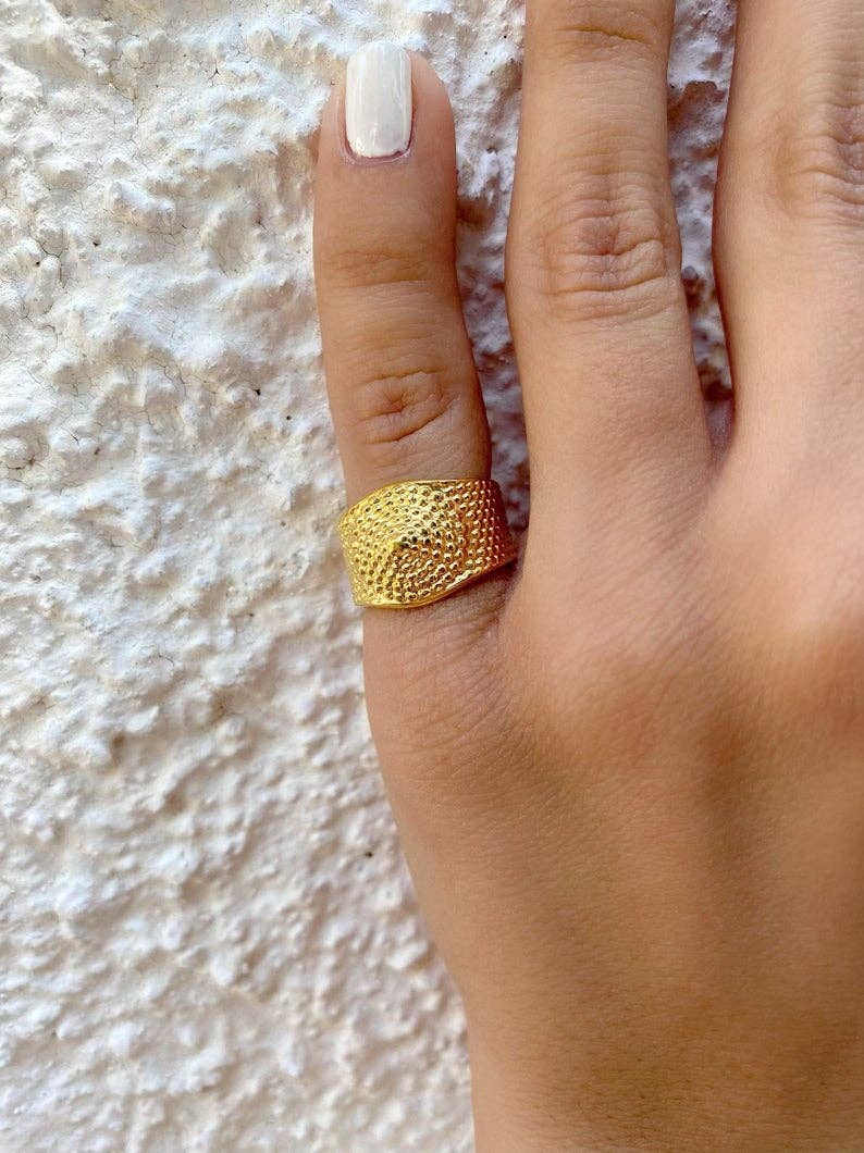 Christina Christi – wholesale Cocktail/Statement Ring – Guldring med kors och bred ring, statement-ring, bohemisk stil4