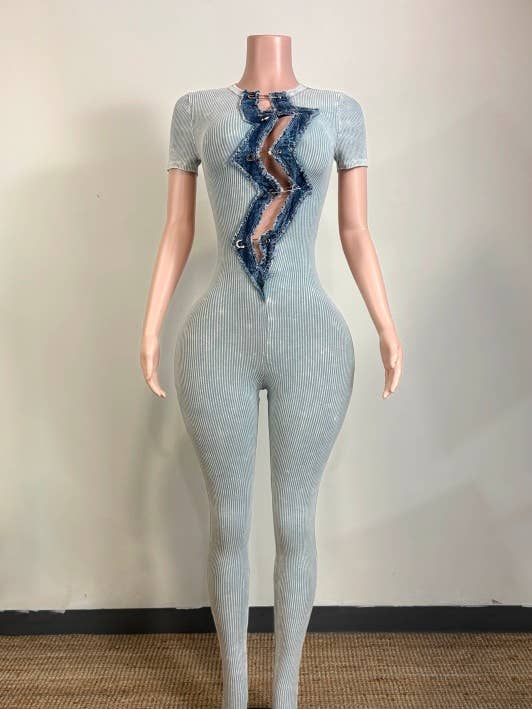 Mineral-Wash-Denim-Overall mit Sicherheitsnadel-Detail für den Großhandel von New Trend On