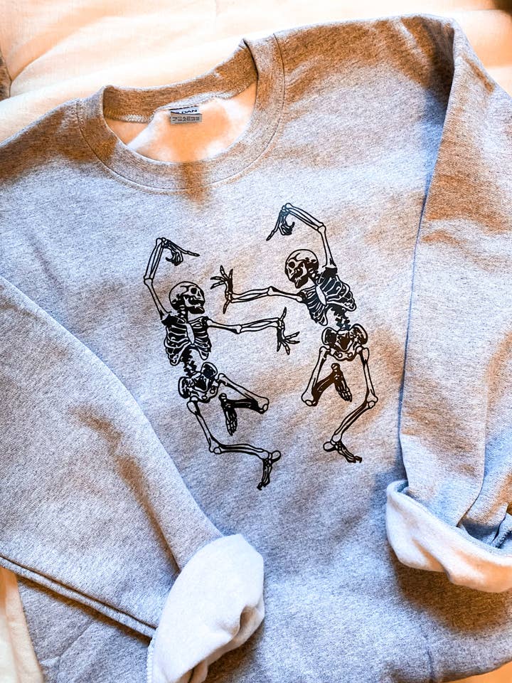 Skeletons dancing - Sweatshirt d'Halloween gris pour la vente par Creative 1324