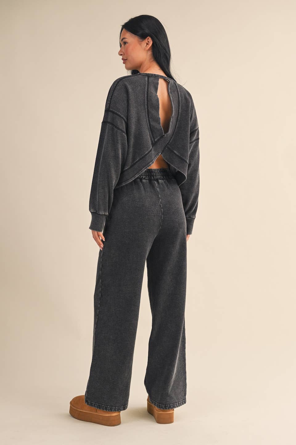 KIMBERLY C - Wholesale Athletic Top - Women's - Denim Wash Cutout Back Layering Fleece-Lined Sweatshirt20