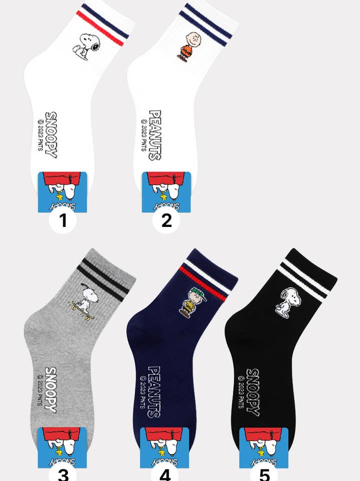 La collection de chaussettes sous licence Peanuts Snoopy pour femmes pour la vente par Kpopsocks