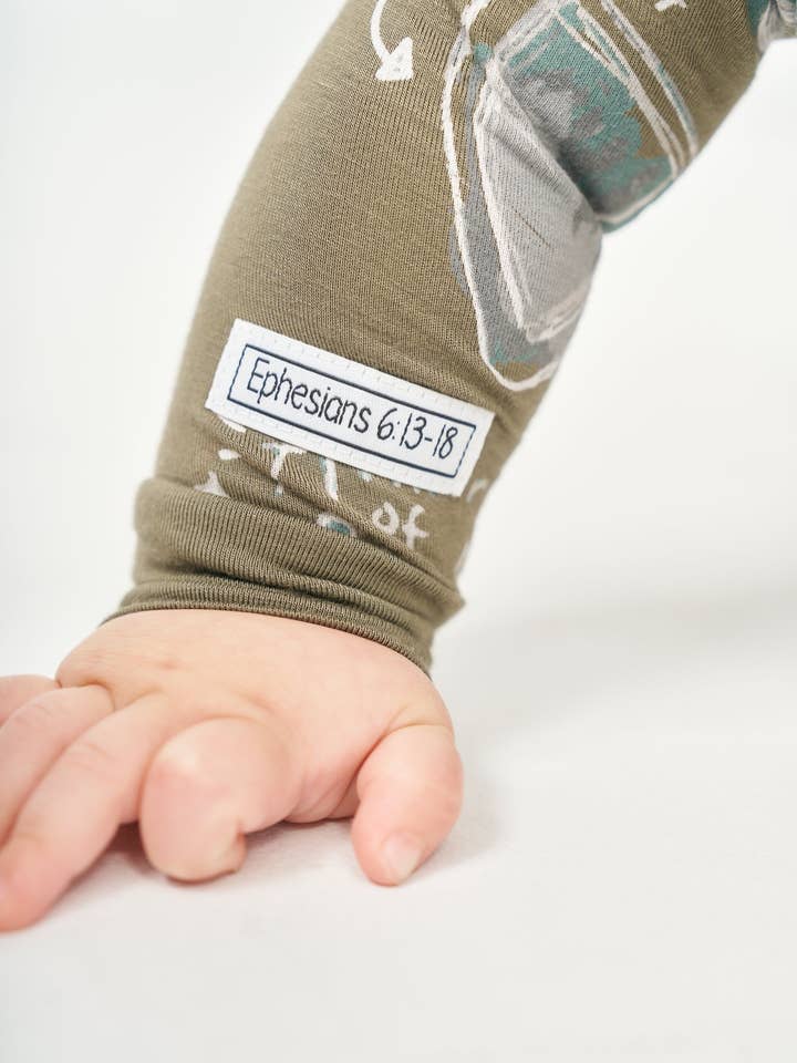 Holy Pals - Vendita all'ingrosso Pigiamino - Neonati - Tutina con piedini in bambù verde "Armatura di Dio"3