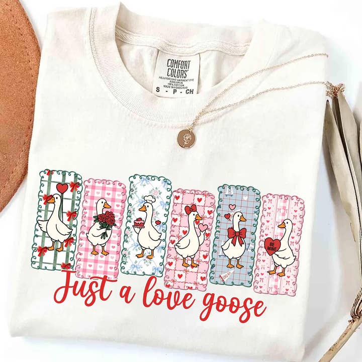 Comfort Colors Just A Love Goose Shirt, Pull de Saint-Valentin pour la vente par Glaime