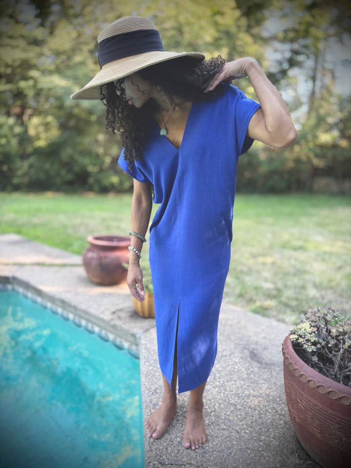 Robe Maria en Royal pour la vente par The Parlour Handmade