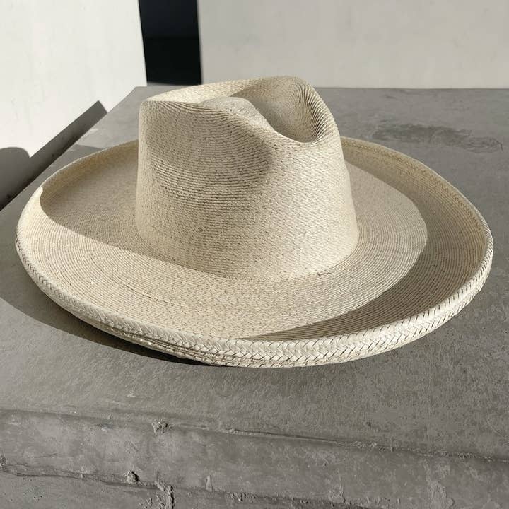 HAUS of TRADE - Wholesale Straw hat – women's - The Sunbleached Fine Palm Pencil Roll Hat1