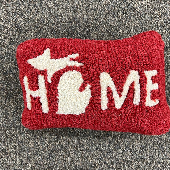 Coussin décoratif en laine crochetée 20 x 30 cm "Maison du Michigan" pour la vente par Chandler 4 Corners