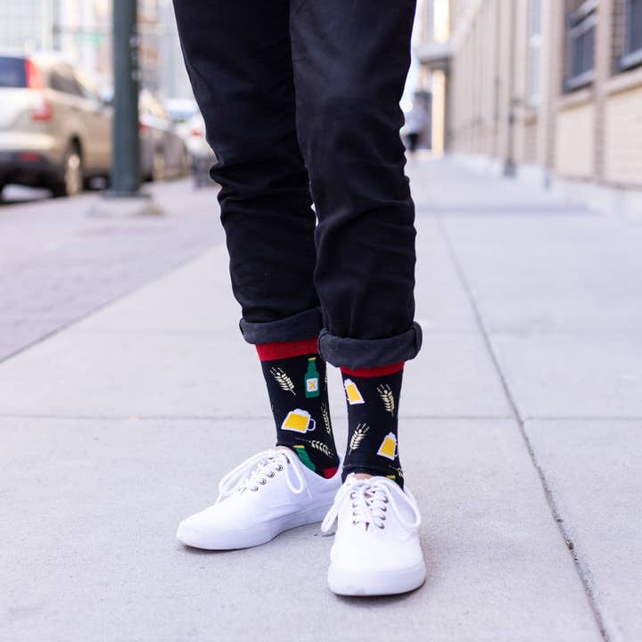 Lavley - Wholesale Socks - Unisex - Bring Me Some Beer Socks1