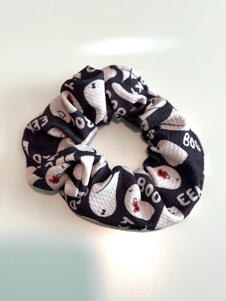 Chouchou Fantôme Noir pour la vente par Clove Boutique