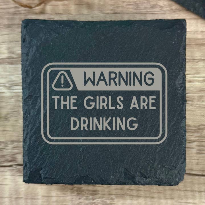 Porta-copos de Ardósia para Noite de Raparigas "Aviso Raparigas a Beber" 10x10 cm por atacado de Mermaid of Hilton Head