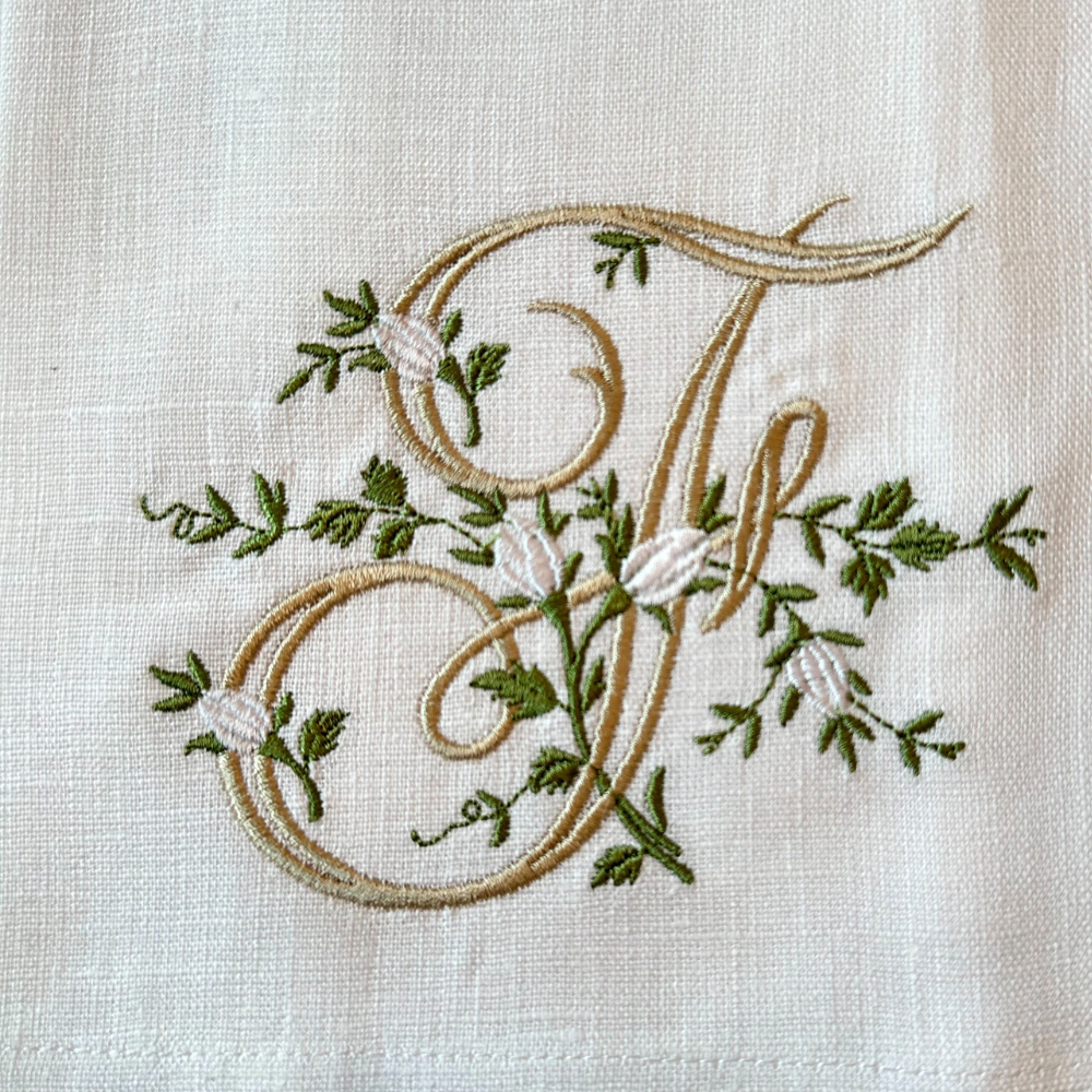 Arte Italica & Crown Linen Designs – Großhandel Geschirrtücher – Florales Monogramm-Handtuch - Neu5