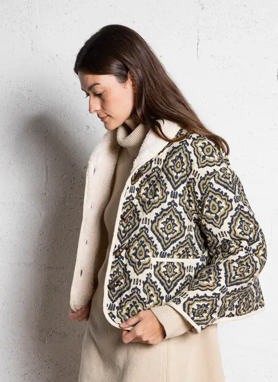 The Korner - USA – Großhandel Mantel - Damen – T24262099- Damenmantel mit geradem Schalkragen, bedruckt5